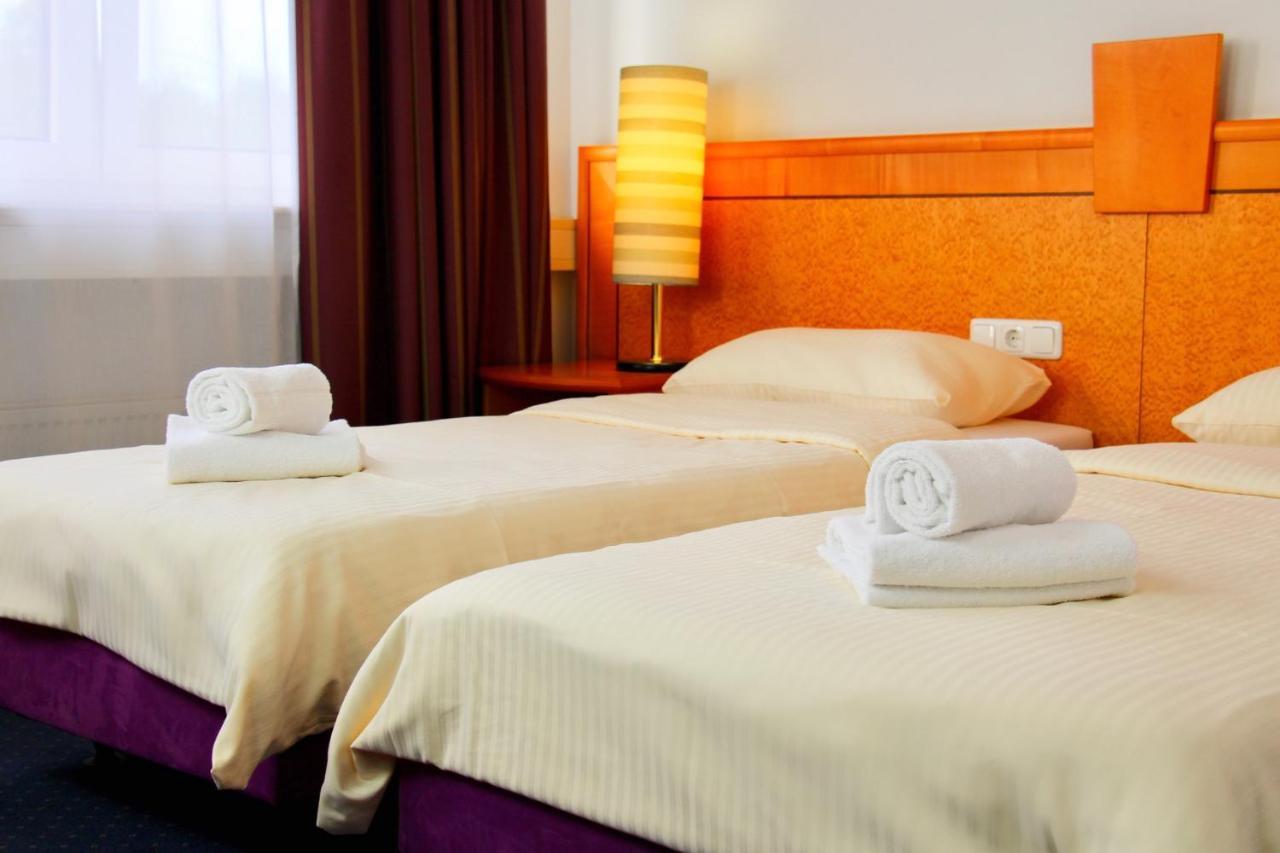 Parkhotel Viktoria 벨튼 외부 사진